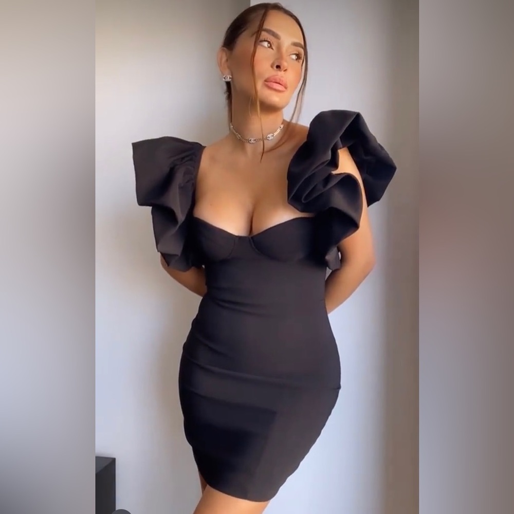 Zara VOLUMINOUS BLACK DRESS